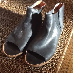 Awesome leather sandals! Worn only a few times!